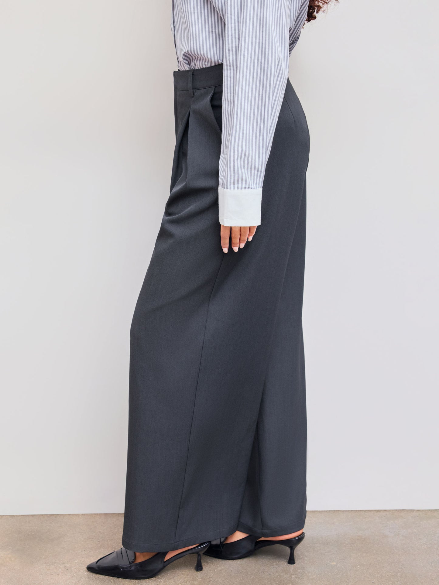 Mid Rise Straight Leg Pleated Trouser