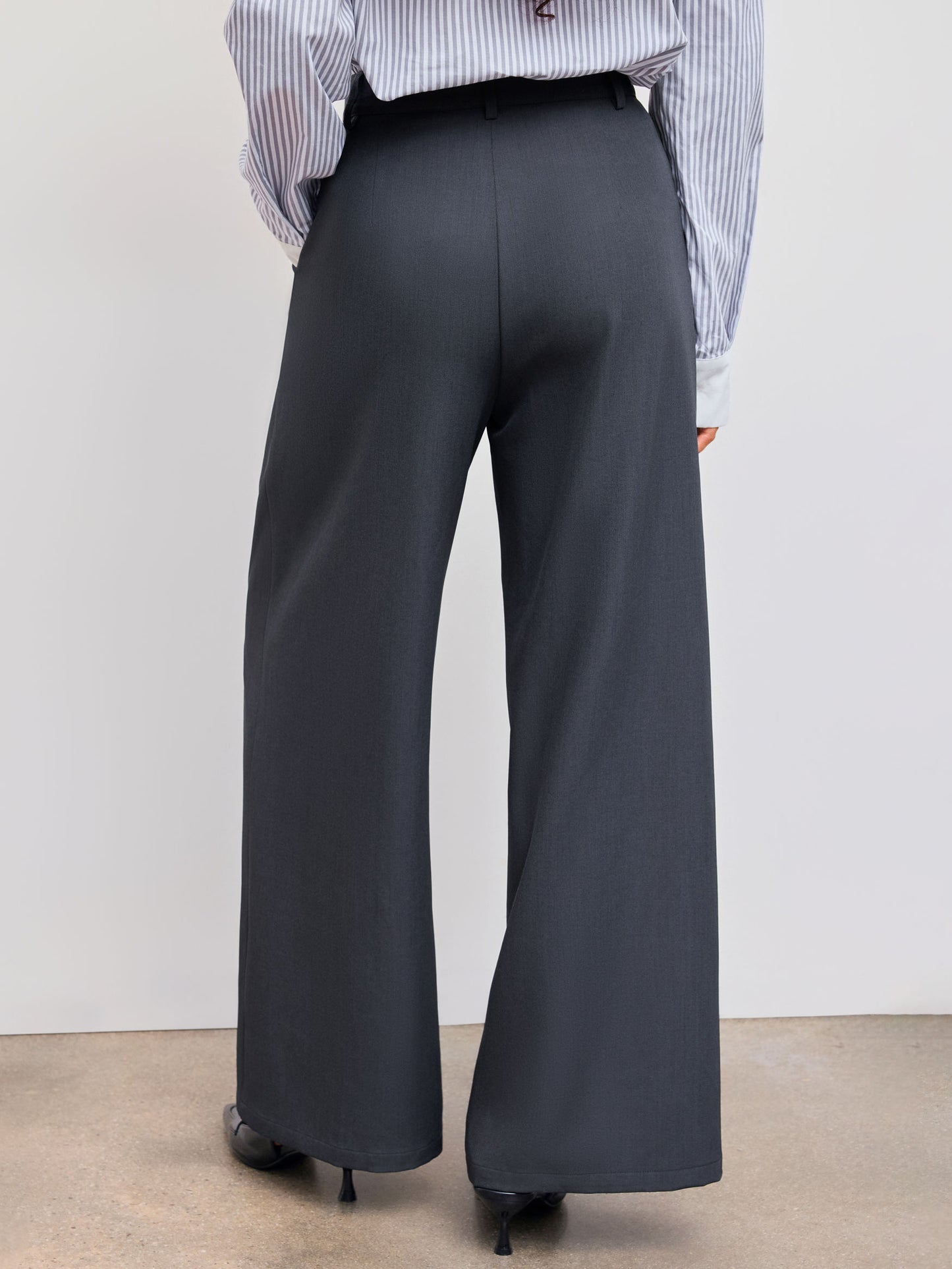 Mid Rise Straight Leg Pleated Trouser