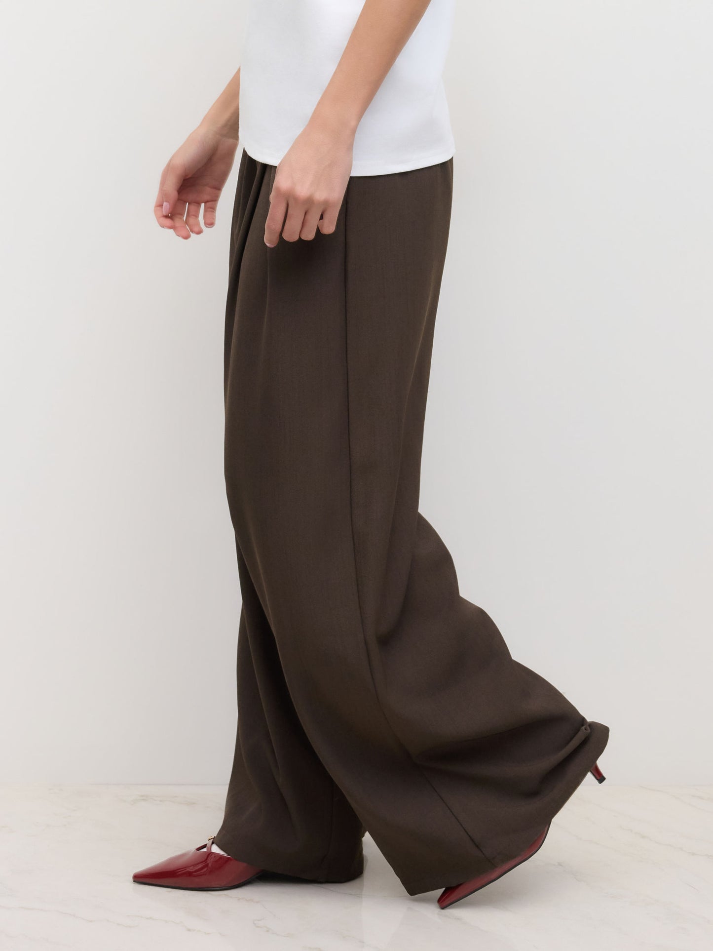 Mid Rise Straight Leg Pleated Trouser